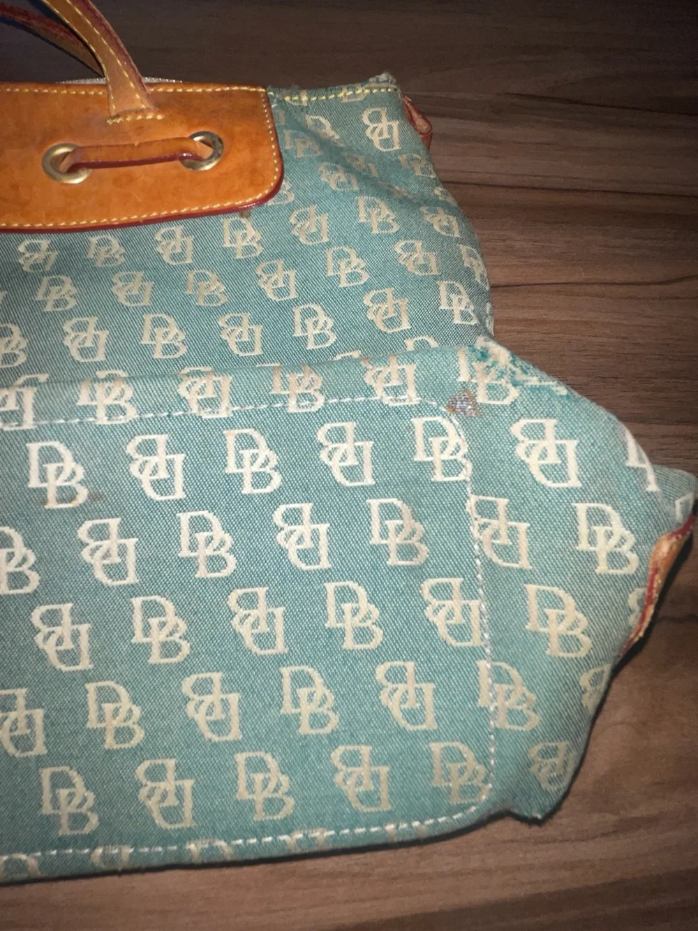 Dooney & Bourke flaws shown